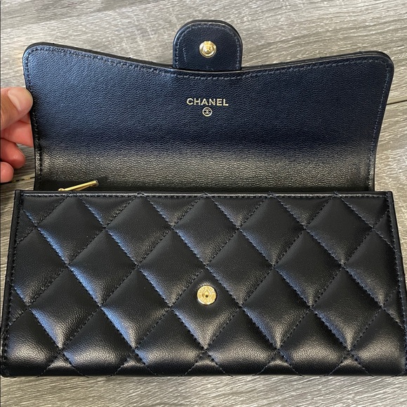 CHANEL Black Quilted Leather Clutch - Picture 2 of 5